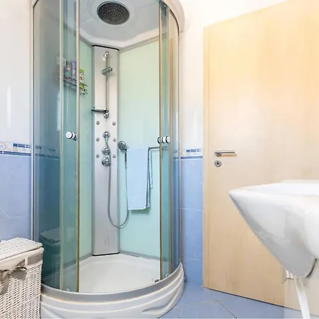 Pet Friendly In Kastel Luksic With Wifi