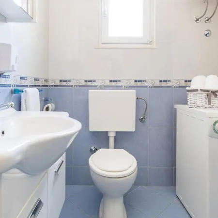 Holiday home Pet Friendly In Kastel Luksic With Wifi
