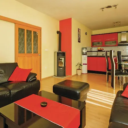 Pet Friendly In Kastel Luksic With Wifi Holiday home Kastela