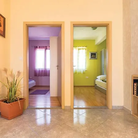 Pet Friendly In Kastel Luksic With Wifi Kastela