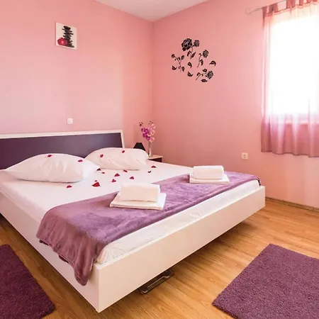 Pet Friendly In Kastel Luksic With Wifi *