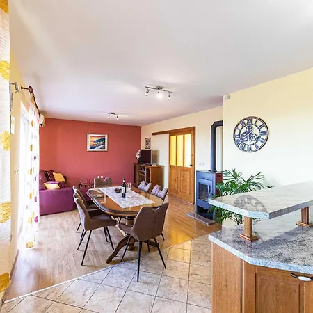 Pet Friendly In Kastel Luksic With Wifi * Kaštela