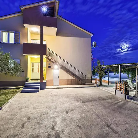 Pet Friendly In Kastel Luksic With Wifi Holiday home Kastela