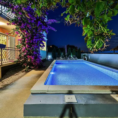 Pet Friendly In Kastel Luksic With Wifi * Kaštela