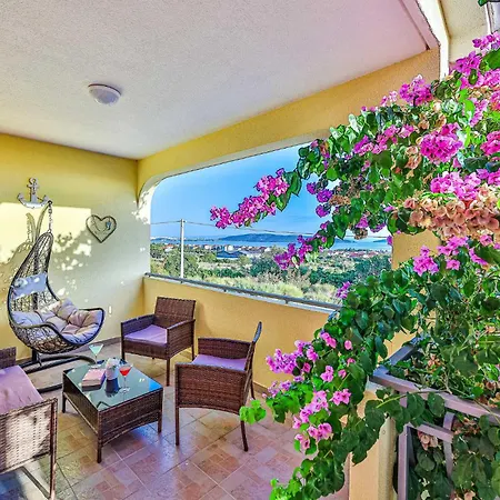 Pet Friendly In Kastel Luksic With Wifi Holiday home
