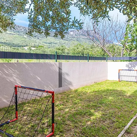 Holiday home Pet Friendly In Kastel Luksic With Wifi