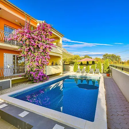 Pet Friendly In Kastel Luksic With Wifi Holiday home Kastela