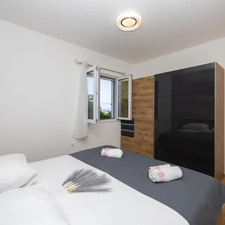 Pet Friendly In Kastel Luksic With Wifi Casa de Férias