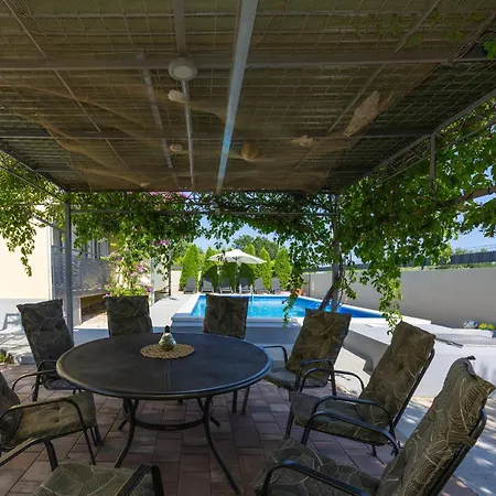 Pet Friendly In Kastel Luksic With Wifi Kaštela