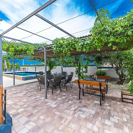 Pet Friendly In Kastel Luksic With Wifi Casa de Férias