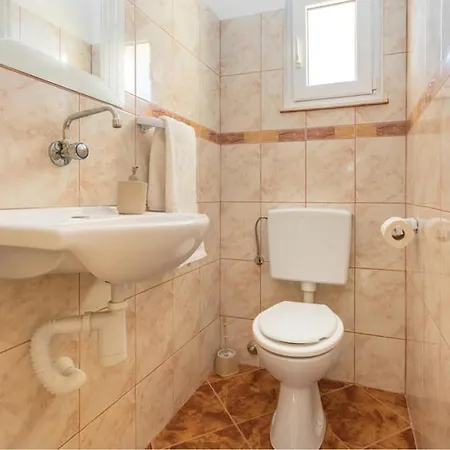 Six-bedroom Kastel Luksic With A Fireplace 02 Сasa de vacaciones *