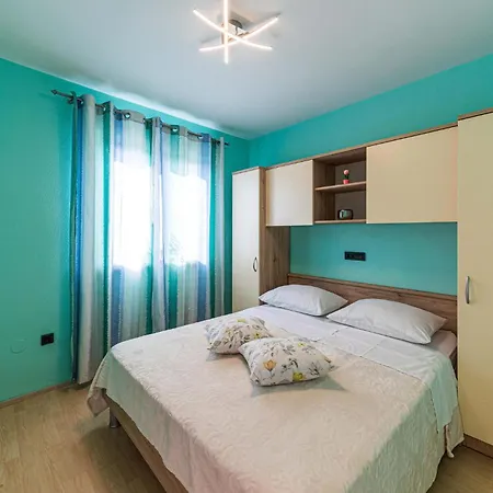 Six-bedroom Kastel Luksic With A Fireplace 02 *