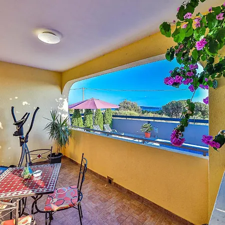 Six-bedroom Kastel Luksic With A Fireplace 02 *
