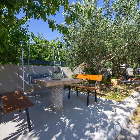 Six-bedroom Kastel Luksic With A Fireplace 02 Сasa de vacaciones *