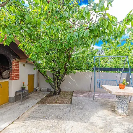 בית נופש Pet Friendly In Kastel Luksic With Wifi